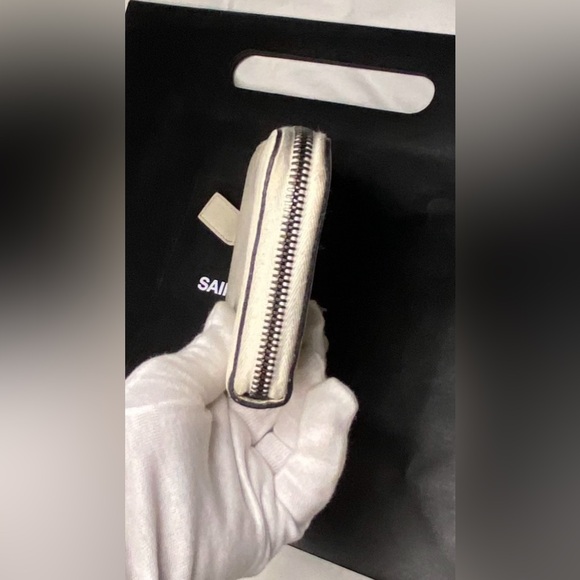 Saint Laurent Beige and Black wallet with gunmetal wristlet chain. - Picture 6 of 12